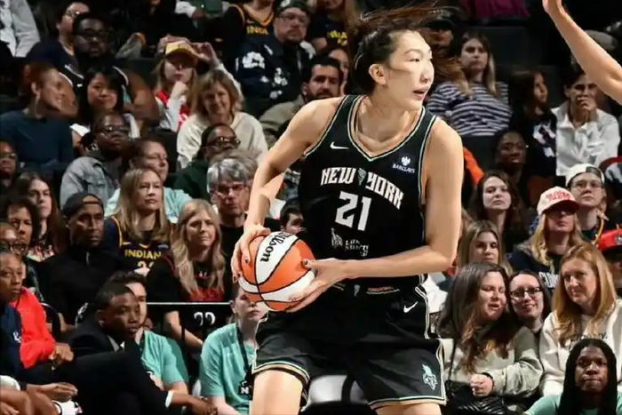 乐鱼官方网站-韩旭重返WNBA，首秀20分得分王，力压美国女篮国手|自由人队|狂热队|以赛亚·斯图尔特|珀斯山猫队|底特律活塞队_新浪体育_新浪新闻